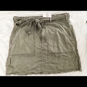 American eagle cargo mini skirt size 8